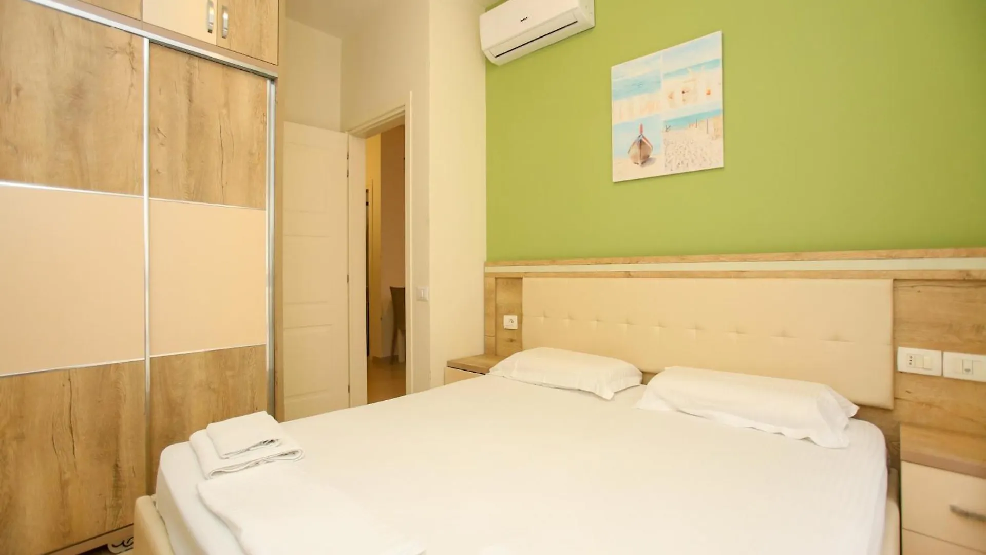 Spacious Apartment For Five Guests Vlorë Albanien