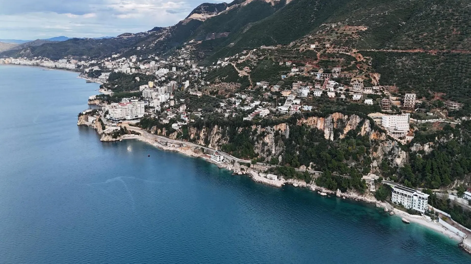 Spacious Apartment For Five Guests Vlorë